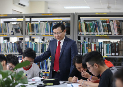 Thư ngỏ từ PGS.TS. Hoàng Anh Huy, Bí thư Đảng ủy, Hiệu trưởng nhà trường gửi Tân sinh viên khóa DH10